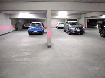 Arriendo uno o dos estacionamientos contiguos